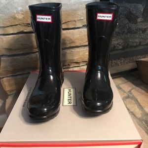 Hunter Short Gloss Black Mid-Calf Rain Boot